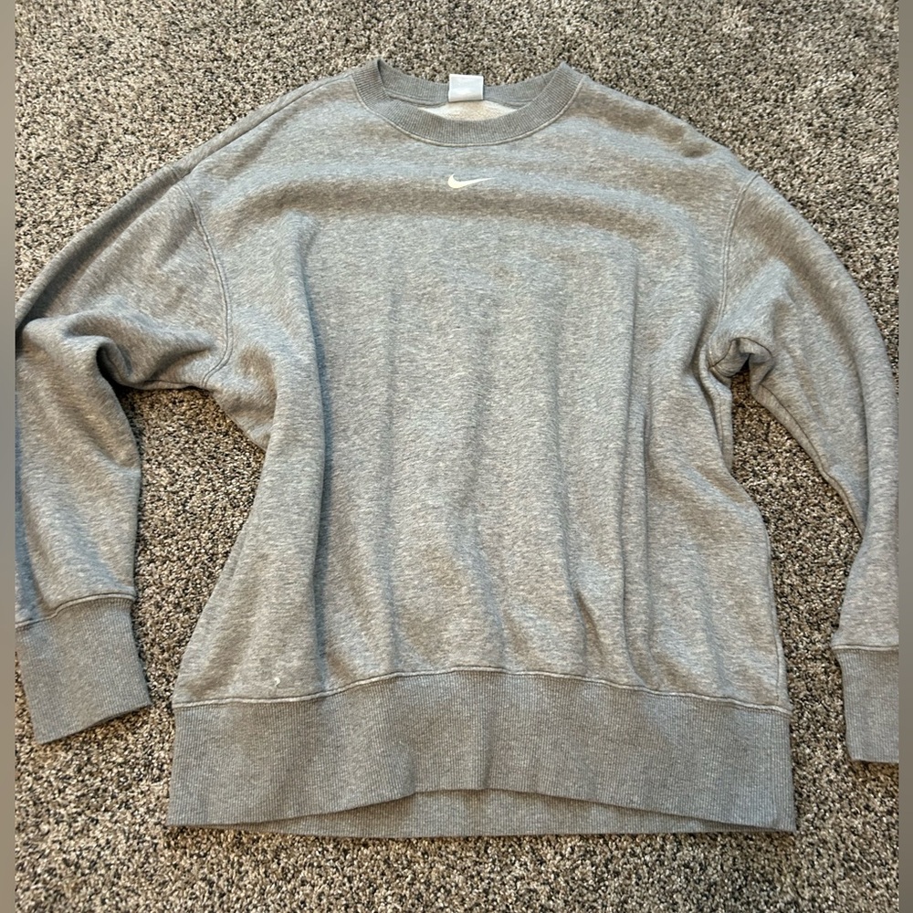 Nike Women’s Oversized Gray Crewneck Sweatshirt